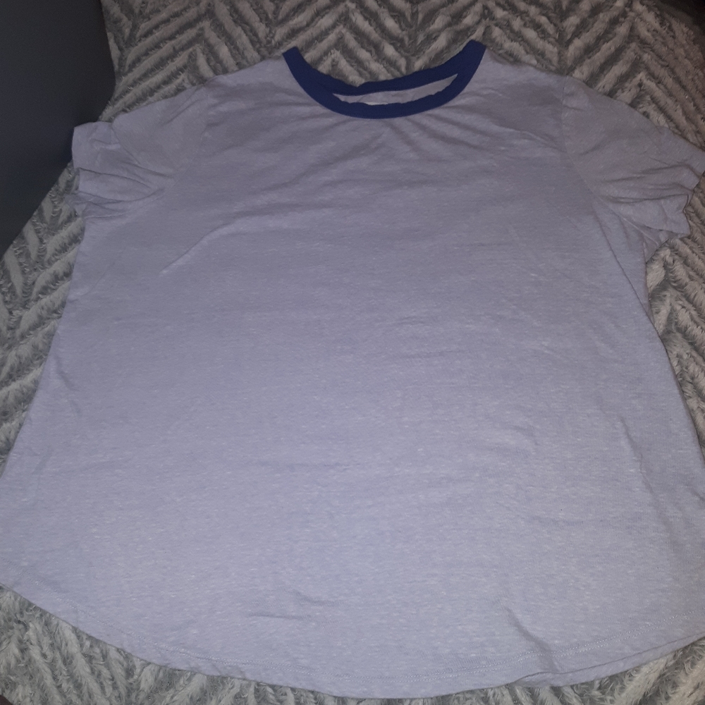 Lavender Old Navy women's tshirt